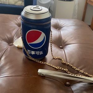 Super cute Pepsi purse! 😎